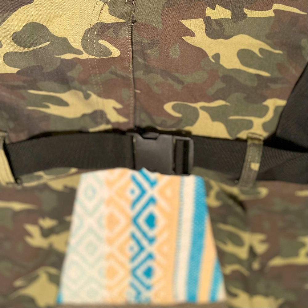 these are brand new never worn camo joggers 🏃‍♀️ 🦋